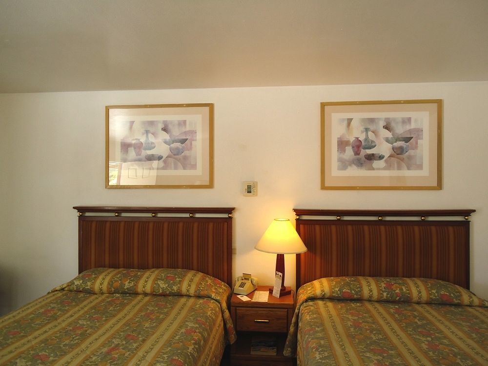 Maple Inn And Suites 로스바노스 외부 사진