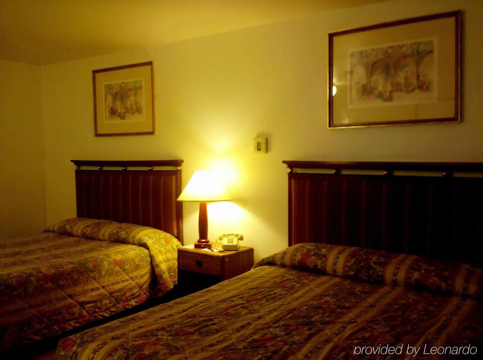 Maple Inn And Suites 로스바노스 객실 사진