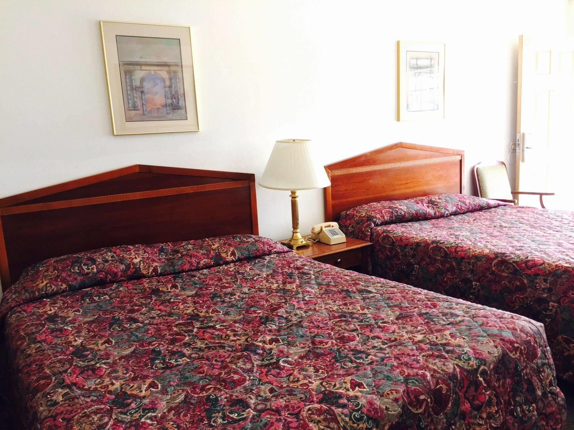 Maple Inn And Suites 로스바노스 외부 사진